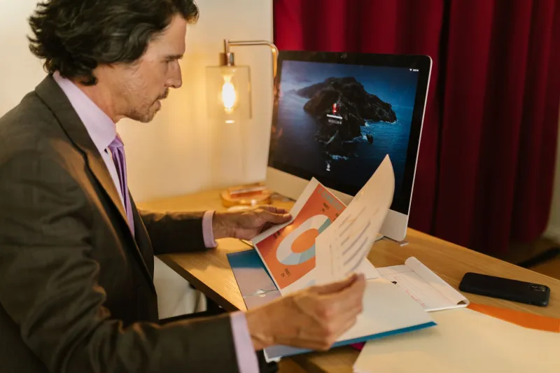 When to Hold, When to Fold, When to Flip the Table: Reading Momentum During Your Casino Sessions