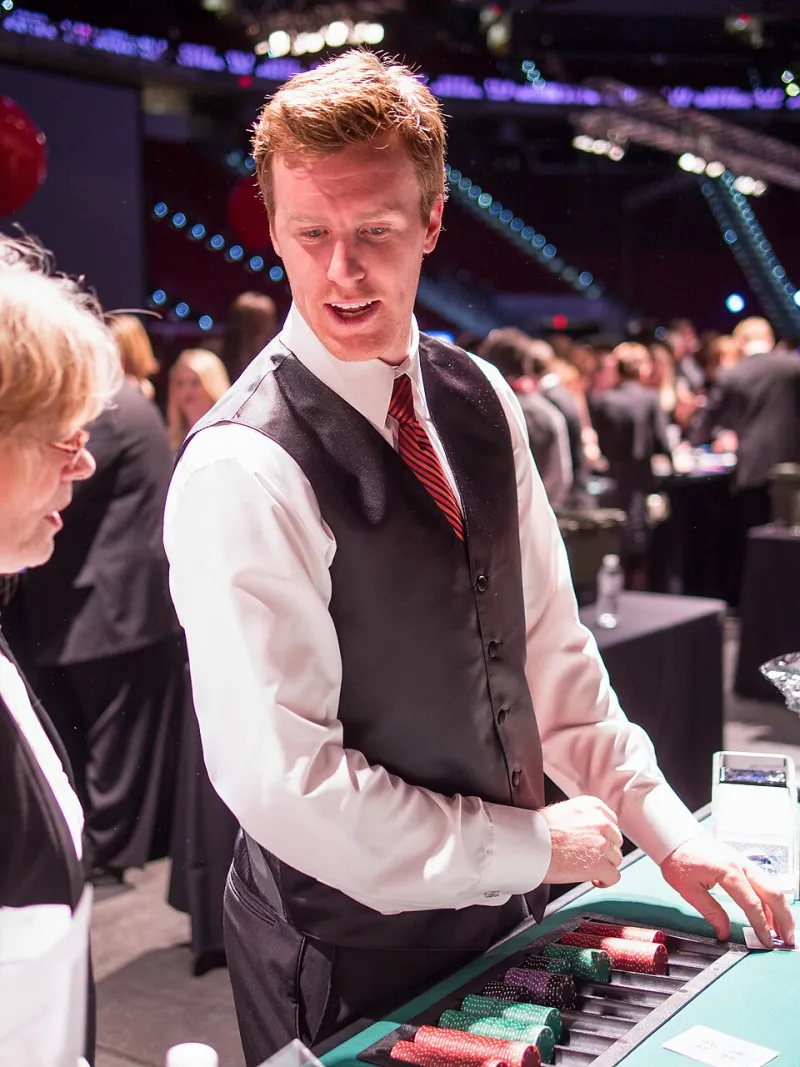 Face to Face Through a Screen: Why Live Dealer Games Are the Future of Online Casinos